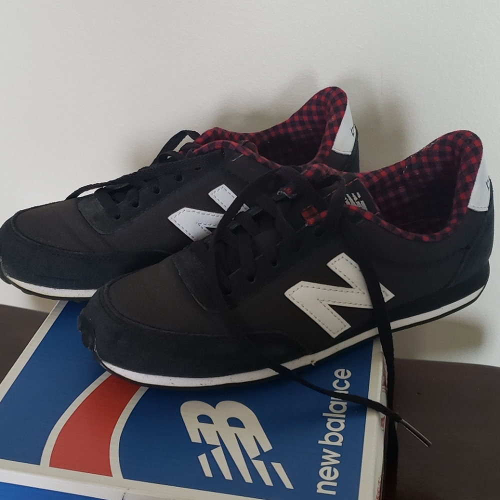 Retro-like New Balance sneakers